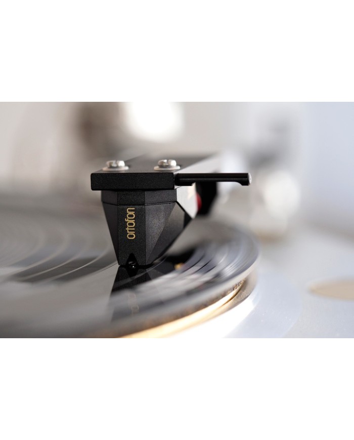 Testina MM con stilo nude fine line Ortofon 2M Black  corpo in Lexan