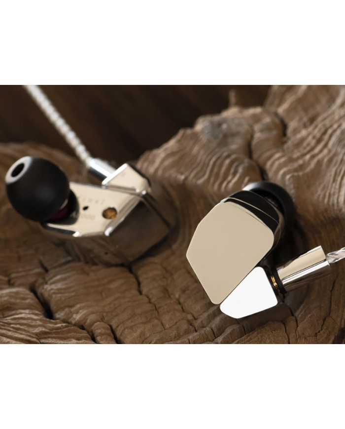 Cuffia in-ear hi-end con altoparlante in berillio  Final Audio A8000