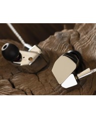 Cuffia in-ear hi-end con altoparlante in berillio  Final Audio A8000