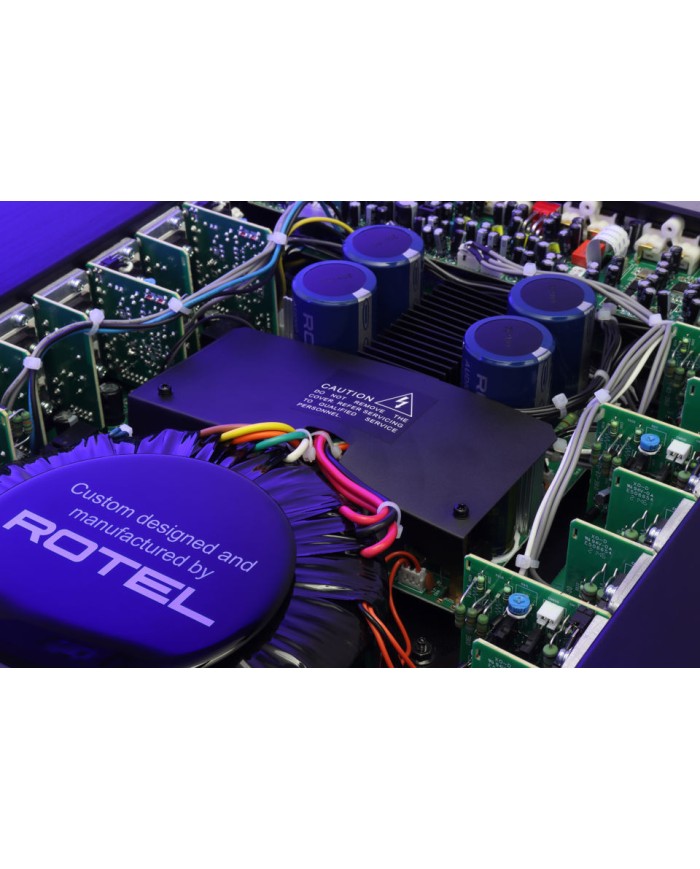 Finale di potenza multicanale in classe AB  Potenza 100W  Rotel C8+