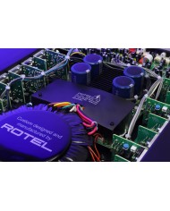 Finale di potenza multicanale in classe AB  Potenza 100W  Rotel C8+