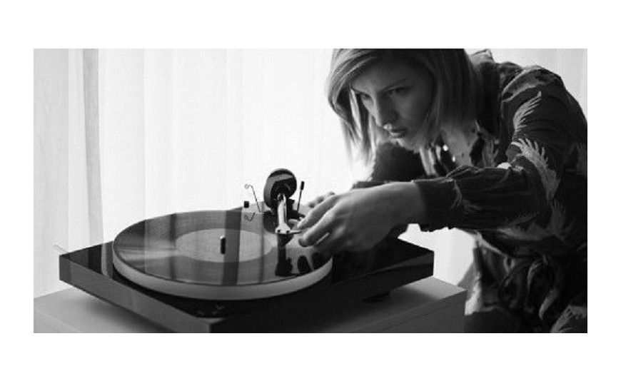 Pro-Ject X1 B: Il Giradischi a Cinghia che Ridefinisce l'Eccellenza Audiofila